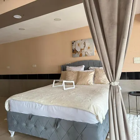 Royal Luxury דירה